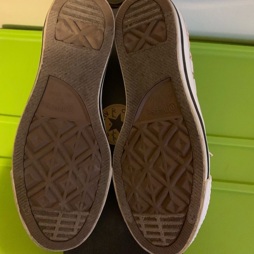 Graphic Converse - Picture 3 of 3